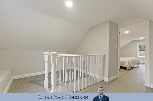 Building Photo - 7 Cozy St