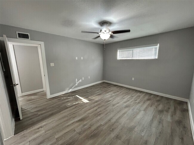 Building Photo - 2810 Beauchamp St