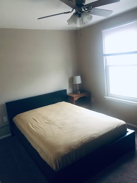 Building Photo - 21727 Hidden Rivers Dr N