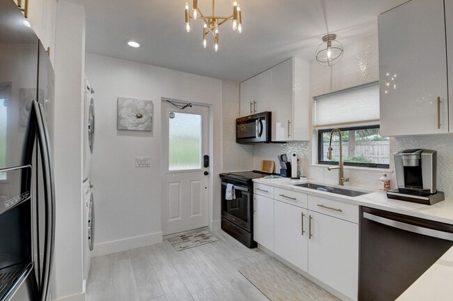 Building Photo - 201 SE 7th St