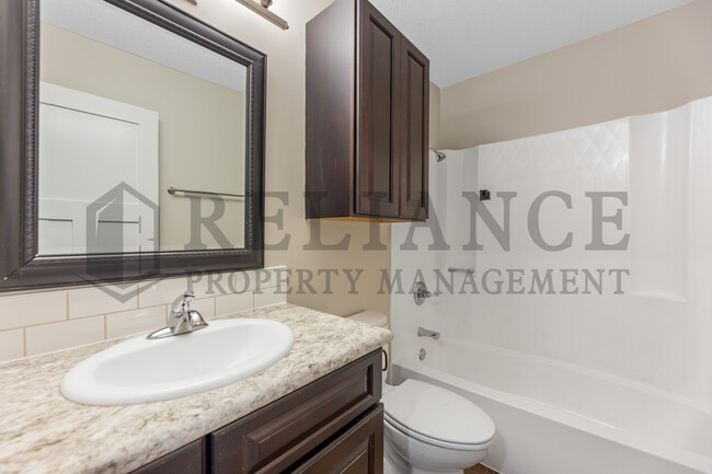 Building Photo - 117 S Lark Ln
