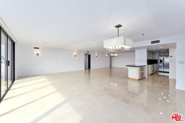 Building Photo - 10660 Wilshire Blvd