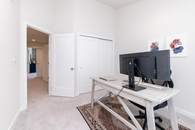Building Photo - 2865 Rayfield Ave