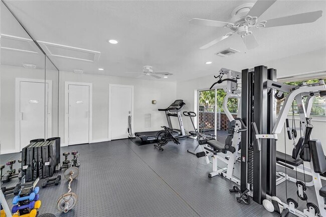 Building Photo - 2800 NE 14th Street Causeway