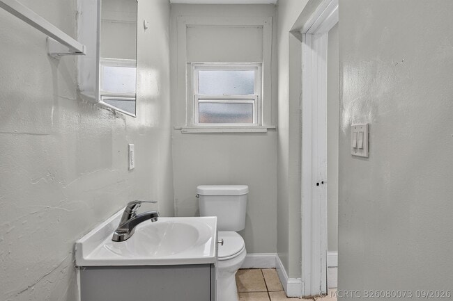 Building Photo - 885-887 7th St
