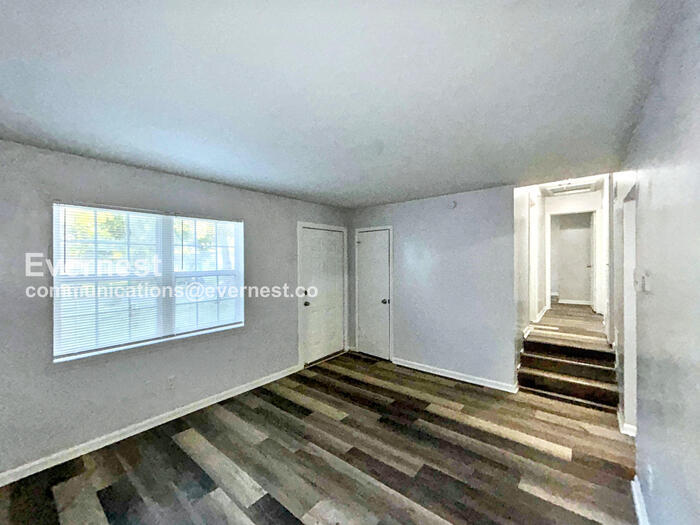 Building Photo - 4620 Sunnybrook St