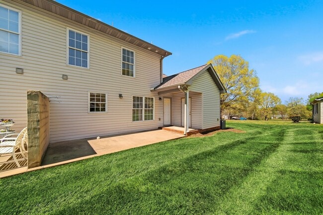 Building Photo - Hollar Duplex Conover