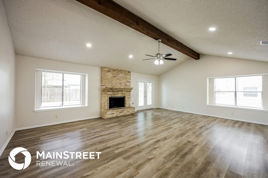 Building Photo - 2755 Knoll Tree St