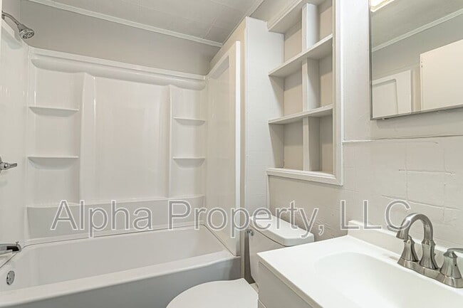 Building Photo - 8 Wrigley St