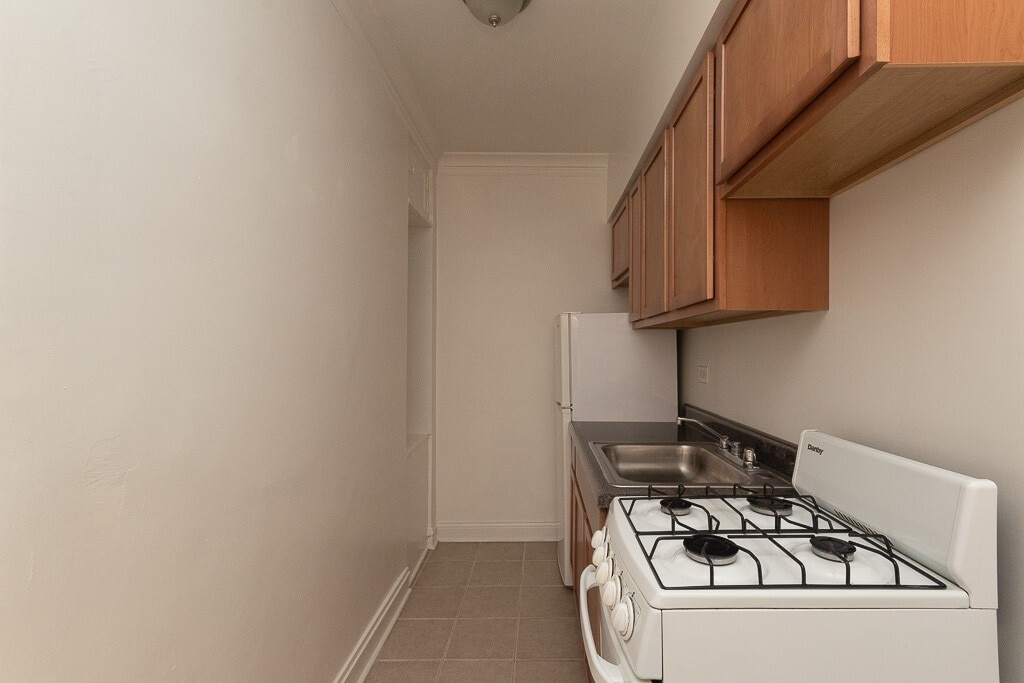 Building Photo - 4646 N Paulina St