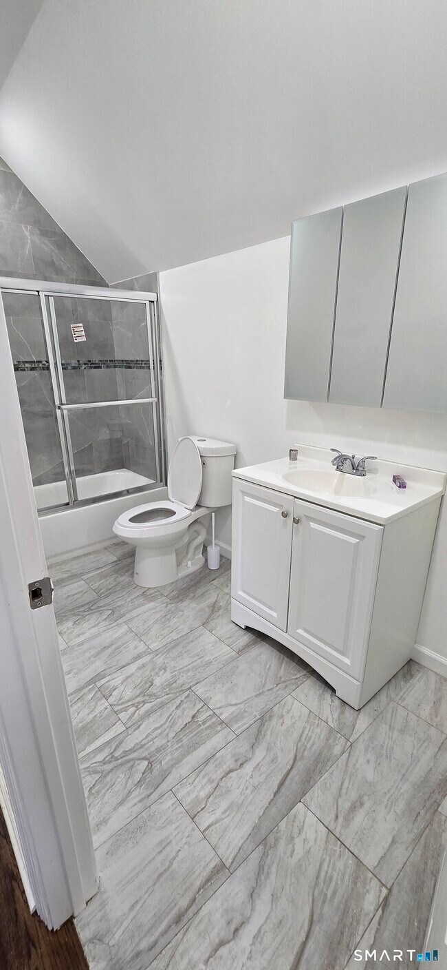 Building Photo - 99 Johnson St