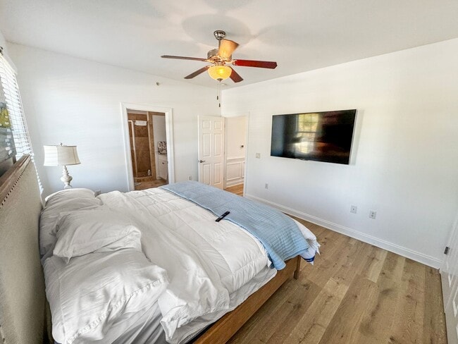 Building Photo - Fully Furnished Waterfront Elegance on Mai...