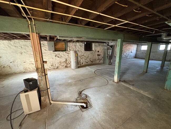 Building Photo - Fresh and Beautiful 3 bedroom South City Home
