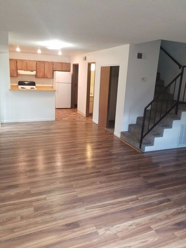 Building Photo - 2 Bedroom town home in Sparks!