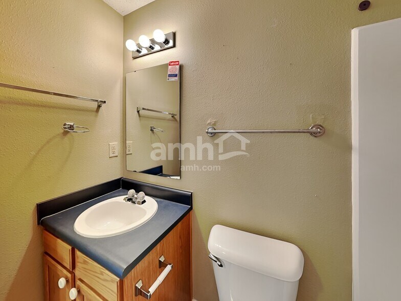 Building Photo - 6303 Abaca Way