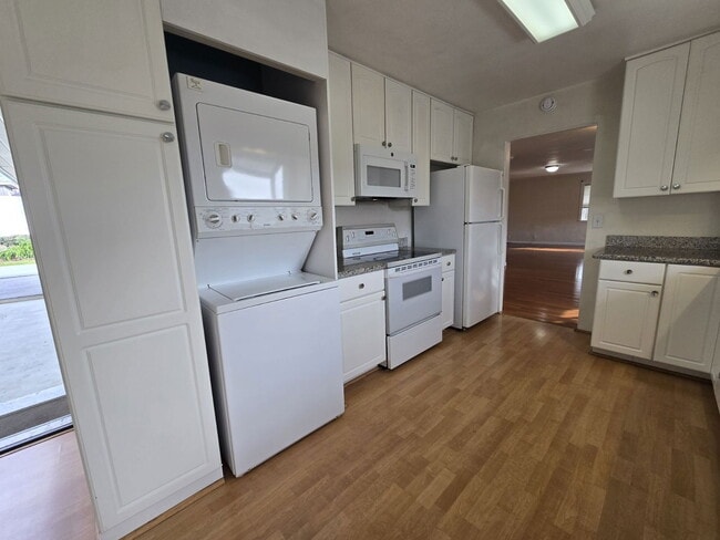 Building Photo - 1811 NW Kline St