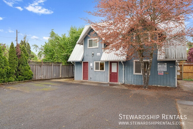 Building Photo - 1431 1/2 W. Broadway Avenue-