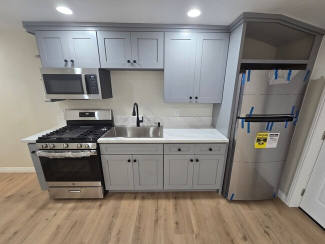 Building Photo - 13938 Ragus St