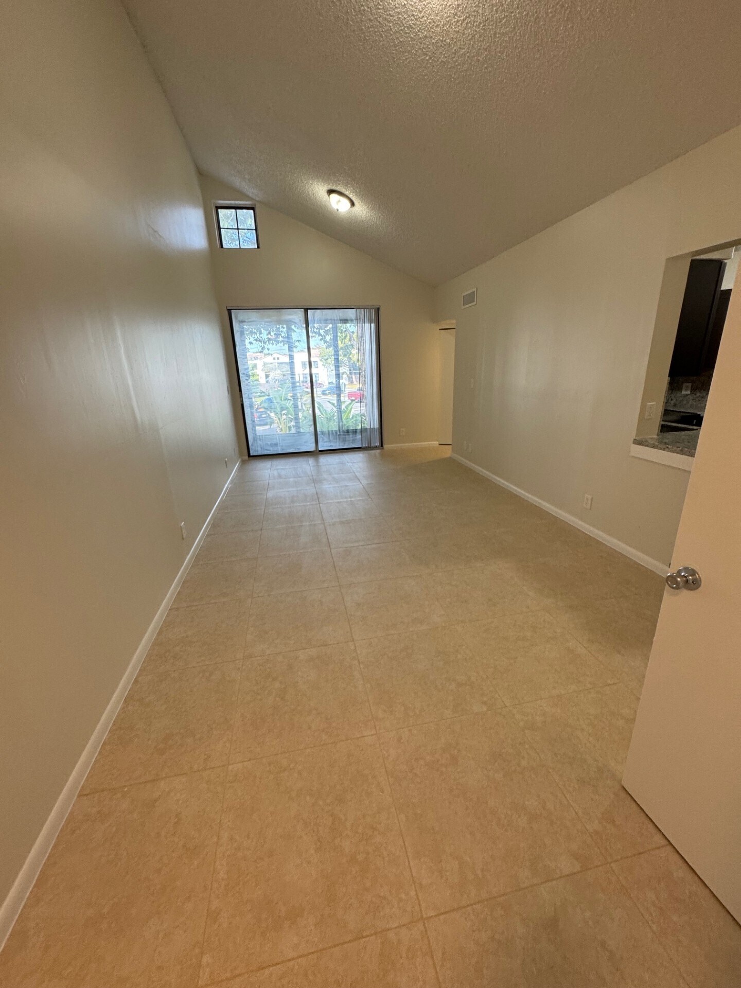 Building Photo - 211 Lake Pointe Dr