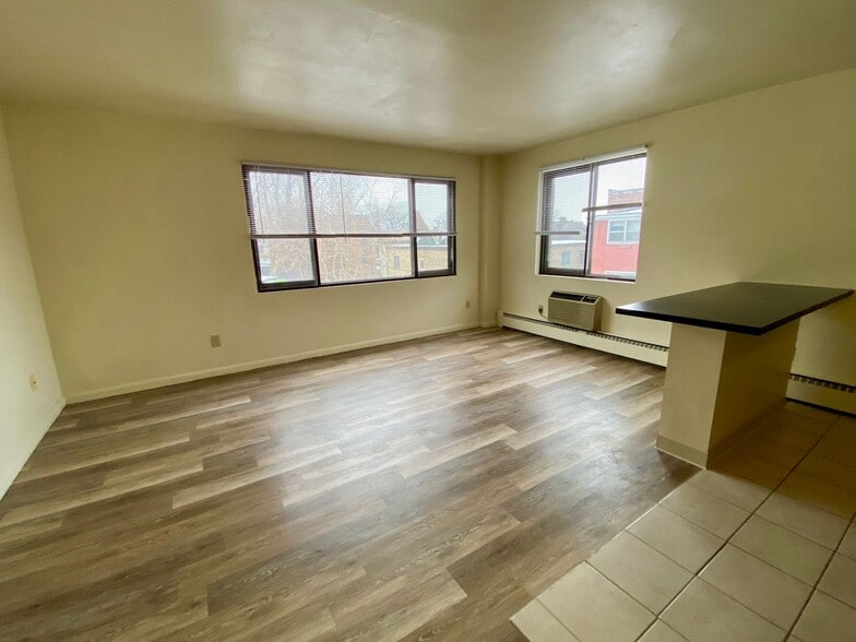 Interior Photo - 415 Wisconsin Ave