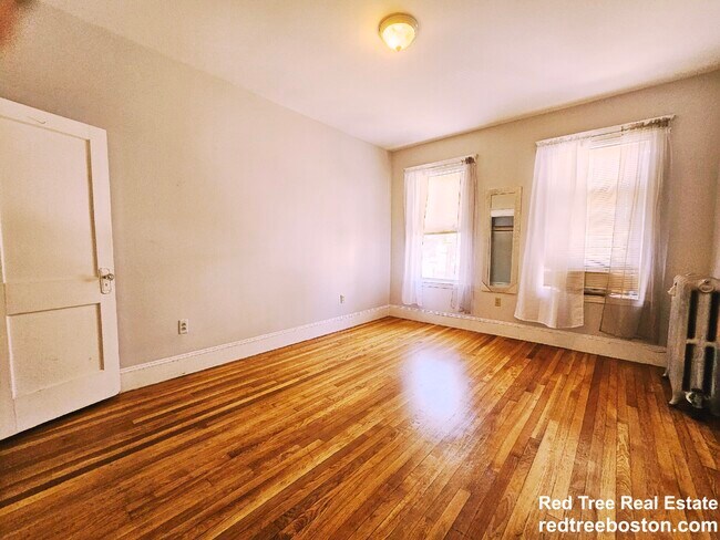 Building Photo - 243 Callender St