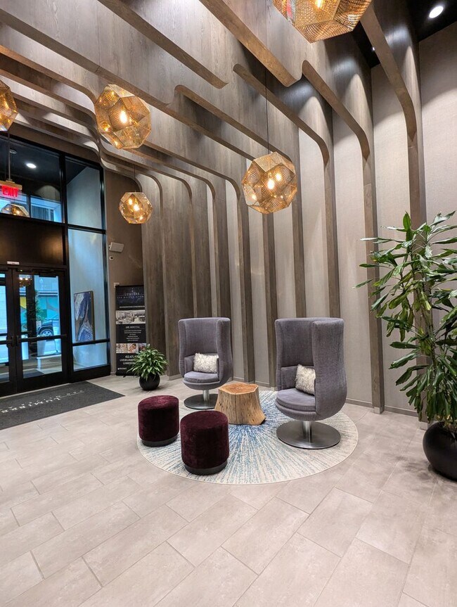 Building Photo - Gorgeous 2 Bedroom 2 Bathroom Downtown Condo with Epic Views and Free Parking