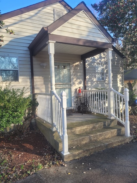 Building Photo - 10926 Riverview Rd