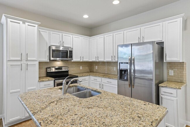 Building Photo - 711 Rolling Oak Dr