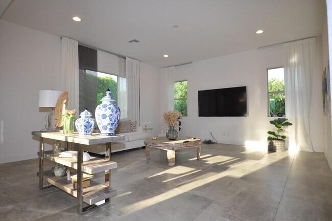 Building Photo - Stunning 5bed/3bath 2771 sq/ft Gilbert Home!