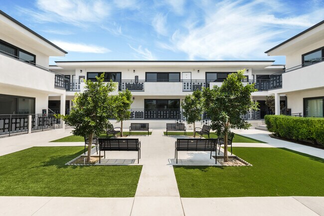 Primary Photo - 730 S Serrano Ave