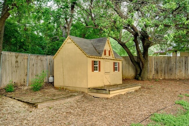 Building Photo - 1112 Sundrop Pl