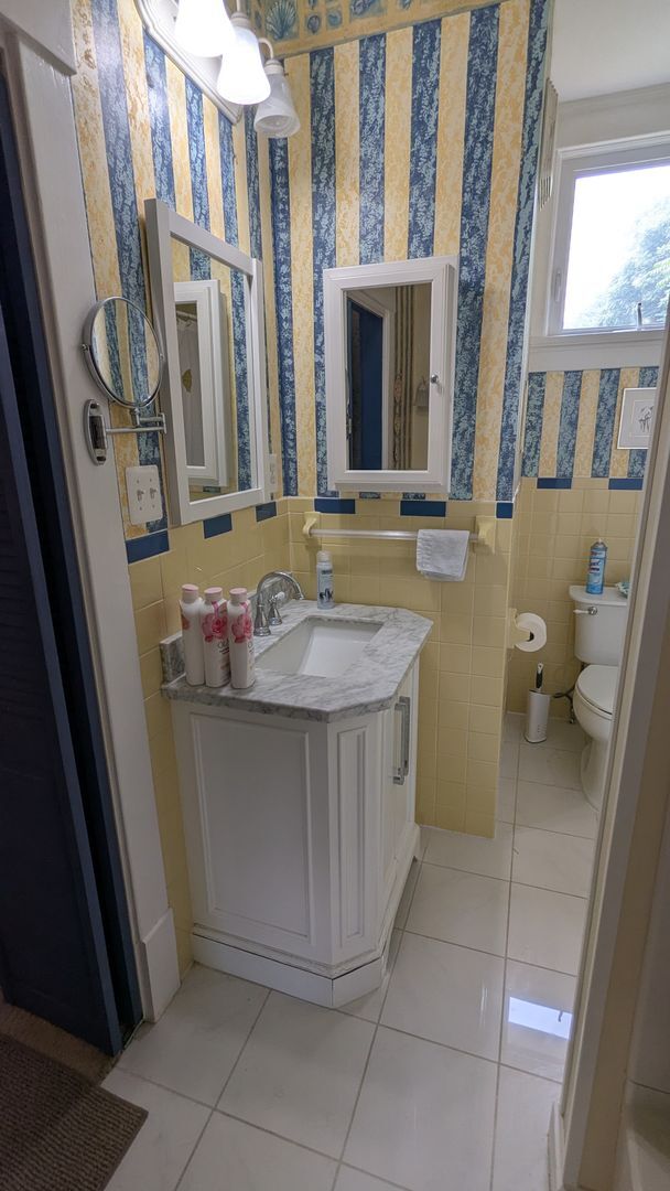 Building Photo - Welcome to this fully furnished 3-bedroom, 1.5-bath home in Massillon
