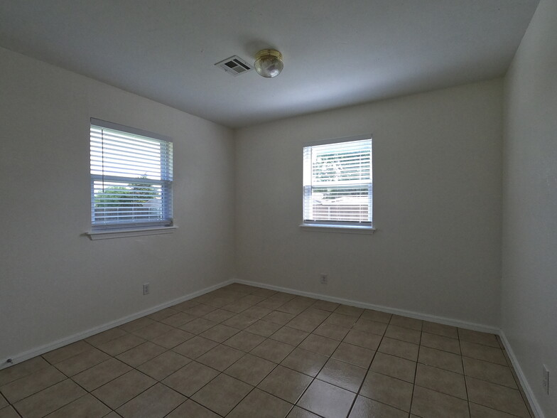 Northeast bedroom with two windows - lots of light - 415 W Guthrie St