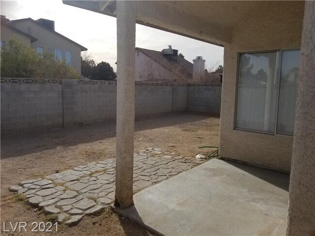 Building Photo - NW 3 Bedroom!