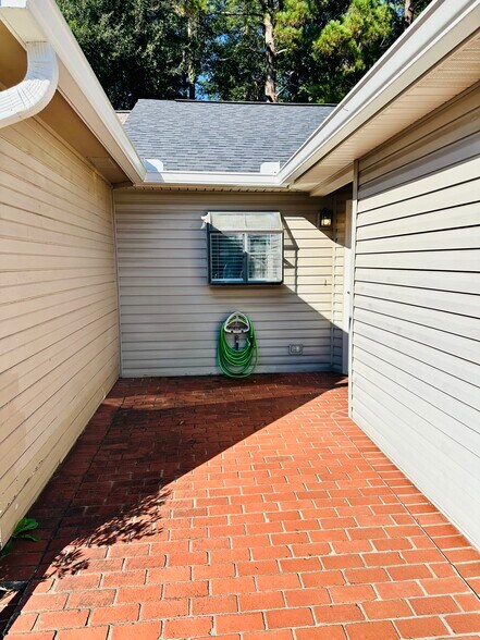 Building Photo - 110 Willow Branch Dr