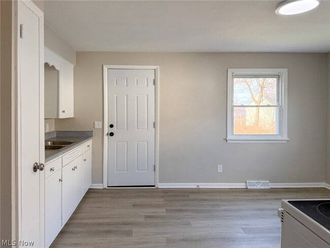 Building Photo - 642 Broadway