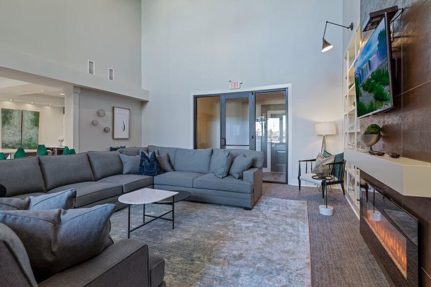 Building Photo - 2200 State St