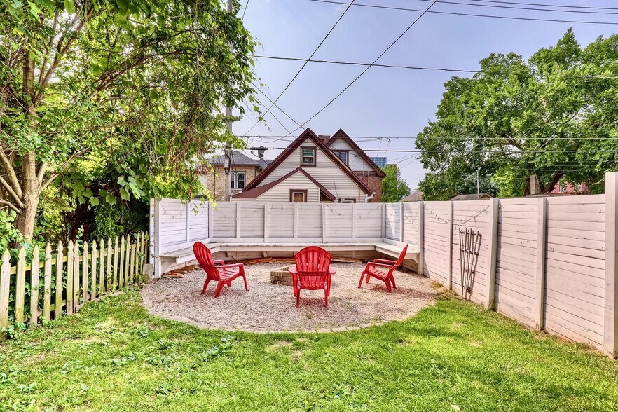 Building Photo - 1621 N Van Buren St