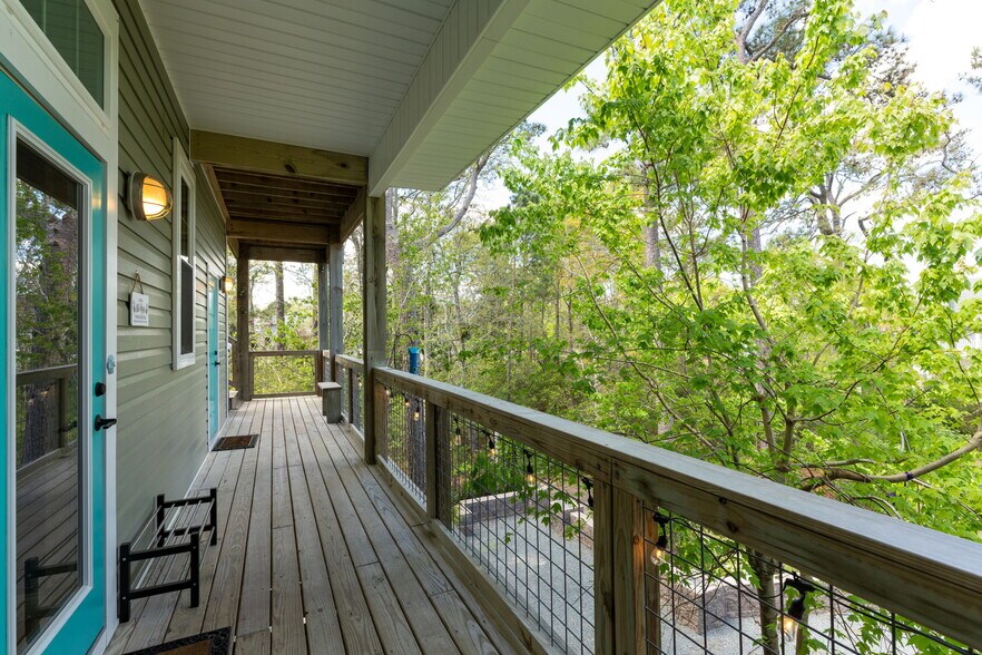 Building Photo - 211 Lewis Dr