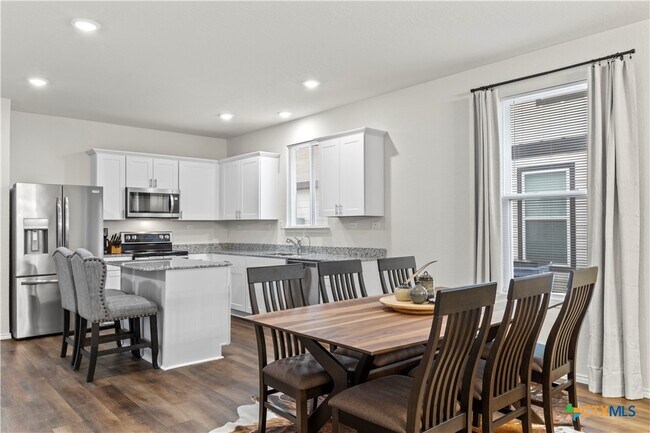 Building Photo - 808 Beacon Hts