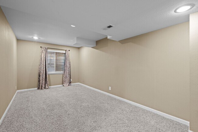 Building Photo - Gorgeous home by Sloans Lake!