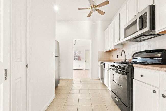 Building Photo - 92 Prescott St