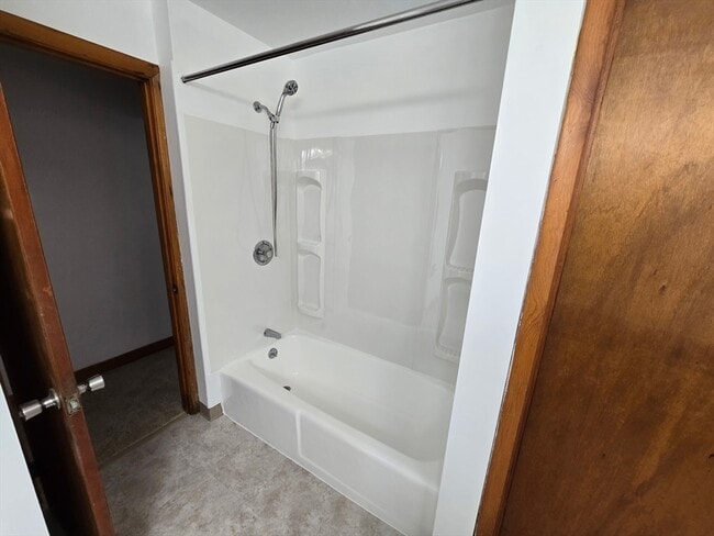 Building Photo - 5 Spruce St