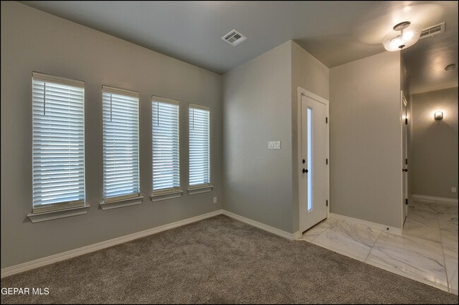 Building Photo - 600 Logwood Ave