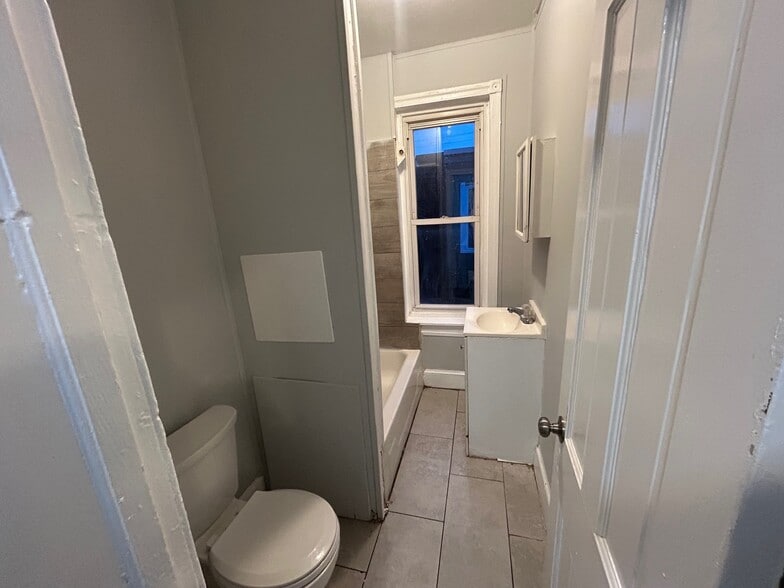 Building Photo - 4545 N Hicks St