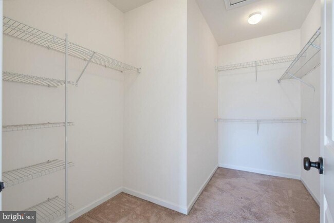 Building Photo - 43248 Mitcham Square