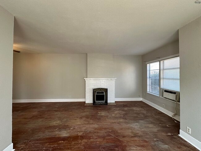 Building Photo - 1657 Keeler Ave