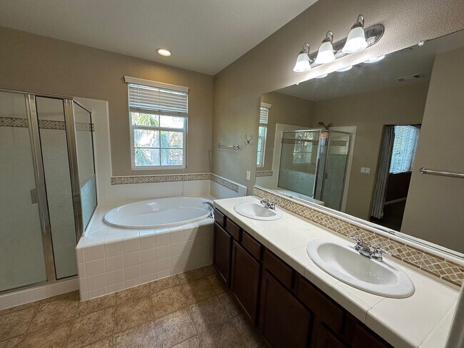 Building Photo - Beautiful 4 Bedroom, 3 Full Bath W/ Office...