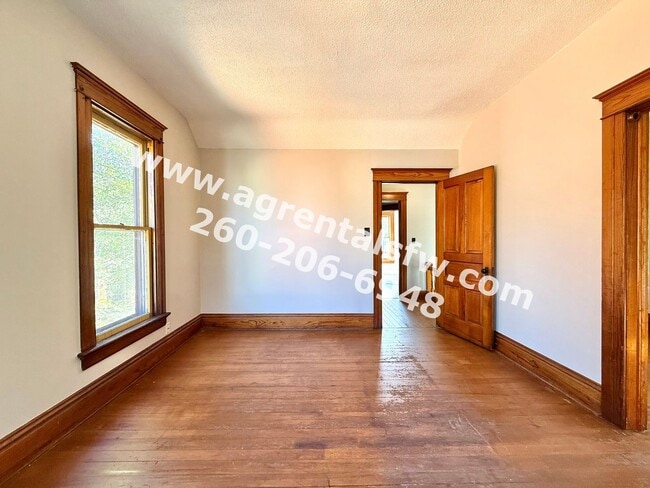 Building Photo - 3 Bedroom House
