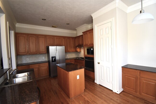 Building Photo - 2835 Briarhurst Park